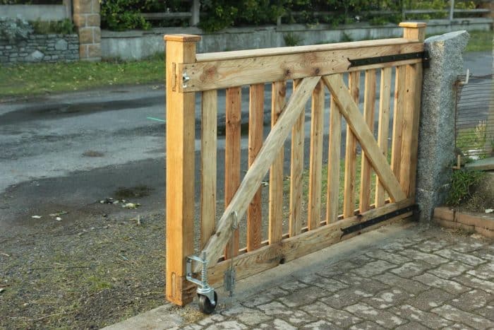 Driveway gates pallet easy desertdomicile sliding driveways install