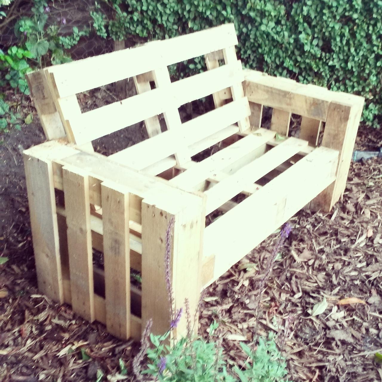 Diy pallet lawn furniture