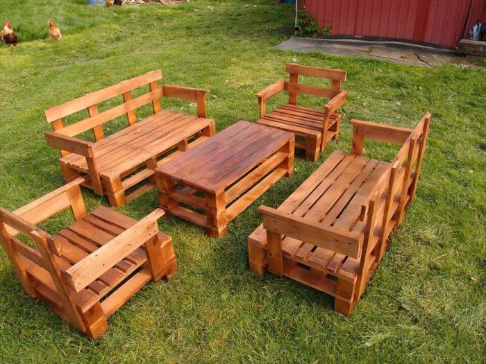 Diy pallet lawn furniture